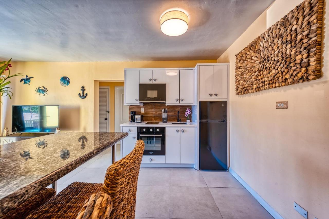 Apartment In Downtown At The Beach Νασάου Εξωτερικό φωτογραφία